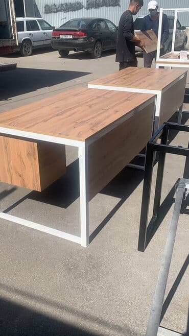 офисные столы бу: Офисный стол с тумбой в наличии и на заказ — 3