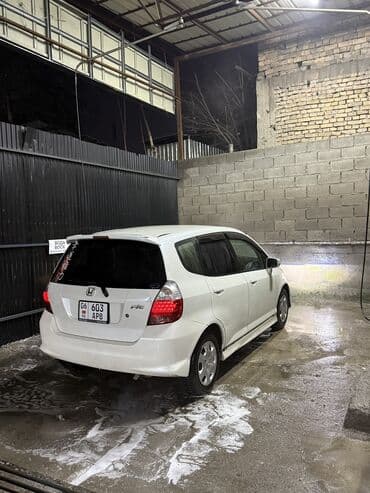 Honda Fit: 2004 г., 1.3 л, Автомат, Бензин, Хэтчбэк at lalafo.kg Honda Fit: 2004 г., 1.3 л, Автомат, Бензин, Хэтчбэк
