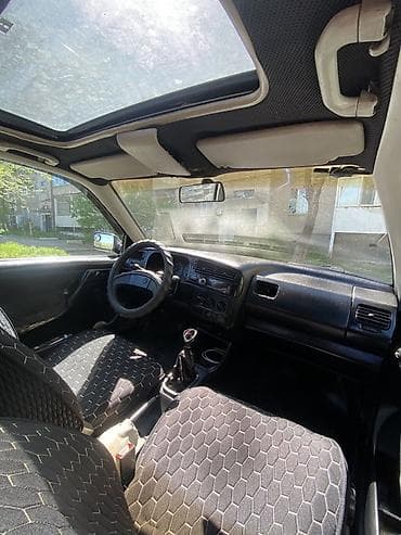 mini car: Volkswagen Golf: 1994 г., 1.6 л, Ручные, Бензин, Хэтчбэк — 4