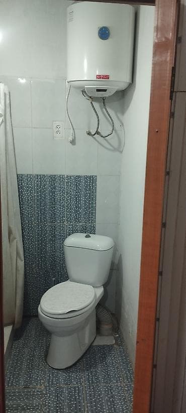 продаю коттедж лазурный берег: Квартира сдаю 1ком, кухня санузел ыссык суу, муздак суу,туалет душ — 1