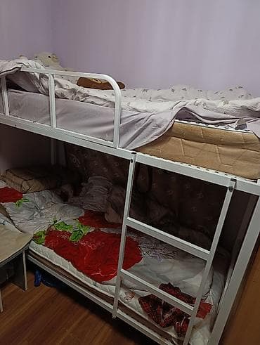 Двухъярусная кровать с металлическим каркасом и матрасом - Прочный — 3