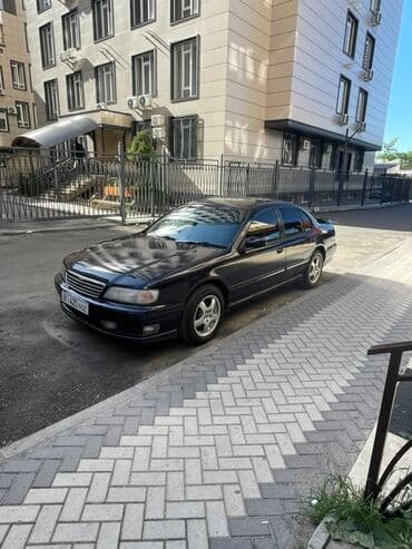 Срочно 260000 Седан бизнес-класса темно-синего цвета, правый руль