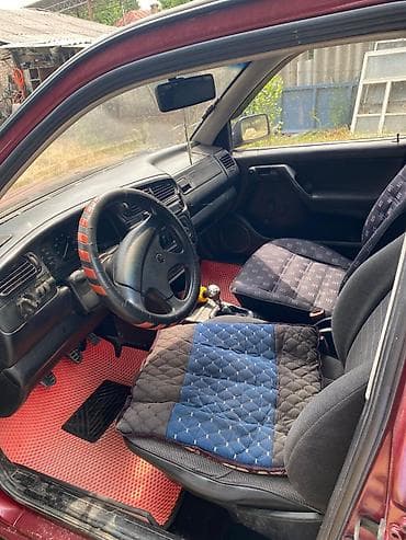Транспорт: Volkswagen Vento: 1992 г., 1.8 л, Механика, Бензин, Седан — 5