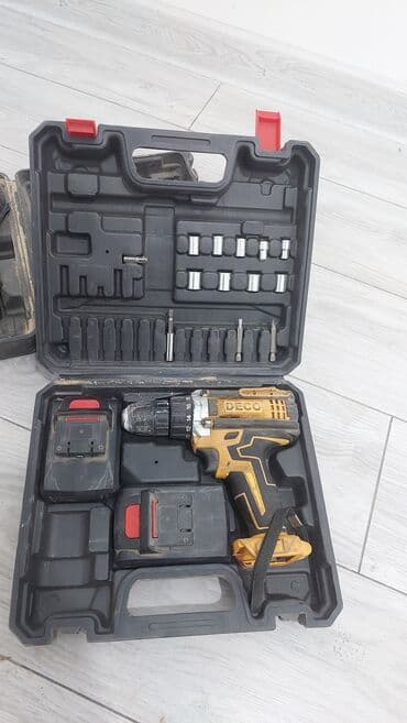 купить мебельный кондуктор: Два аккумуляторных шуруповёрта в комплекте с кейсами. 1) DECO — 2