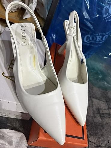 Туфли: Белые женские туфли-лодочки с открытой пяткой (slingback) - Форма — 1