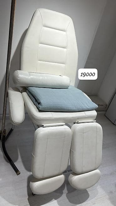 Оборудование для швейных цехов: Маникюрные столы – 2 шт, каждый 4500. педикюрная кушетка 19000 — 1
