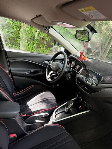 Chevrolet Onix: 2021 г., 1 л, Автомат, Бензин, Седан — 4