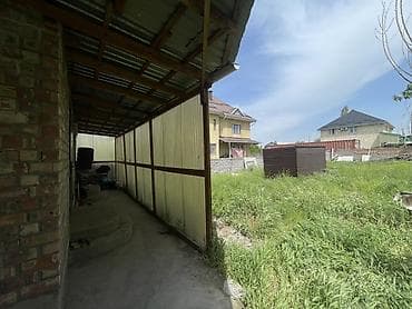 продаю дом васток 5: Дом с 5 комнатами, 8 соток участком и двором. Дом кирпичный. Близко к — 5