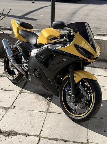 Спортивный мотоцикл Yamaha R6 в редкой жёлто‑чёрной расцветке