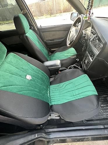 bmw 525 e39: Легковой седан черного цвета. Кузов: - 4 двери, классический седан - — 8