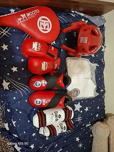 тхэквондо: Комплект экипировки для тхэквондо/единоборств Состав: - Шлем защитный — 2