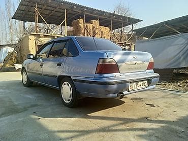 Седан синего цвета, 4 двери, передний привод. Кузов классических — 6