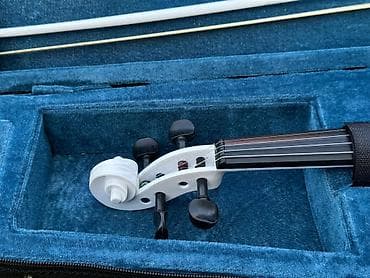 Музыкалык аспаптар: Продаётся скрипка!!!🎻🎻🎻 Новая цвет Белая есть и Коричневый 🟠⚪ размер — 3