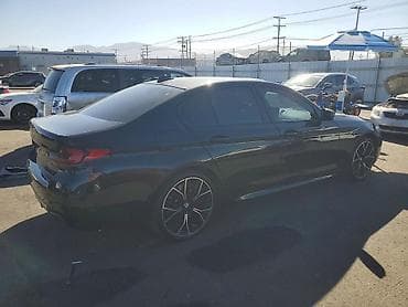 два авто: BMW 5 series: 2023 г., 3 л, Седан — 3