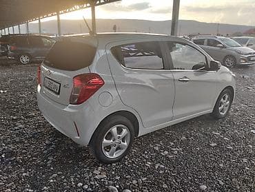 Транспорт: Chevrolet Spark: 2016 г., 0.1 л, Автомат, Бензин, Хэтчбэк — 2