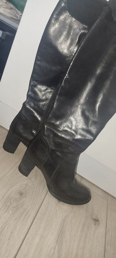 оптом ботинки: Продаю сопаги черные и белые за обе пары 2000 сом
размер 38 — 2