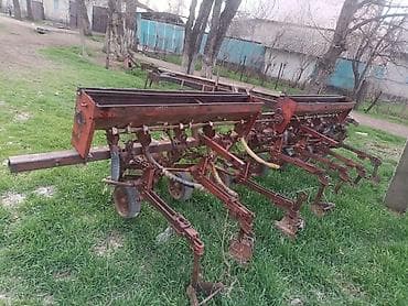 пш метр: Культиватор- семи рядный с банками для удобрения. В данный момент — 3