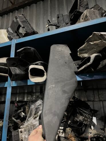 машинна: Направляющая потока воздуха под капотом Субару Оригинал б.у — 1