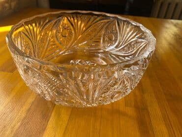 хрустальную вазу: Хрусталь СССР продаю Большая ваза 1000 сом Малая ваза 500 сом Ладья — 3