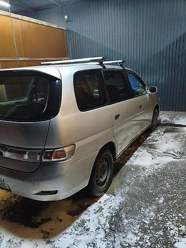 Toyota Gaia: 2002 г., 2 л, Автомат, Бензин, Минивэн — 3