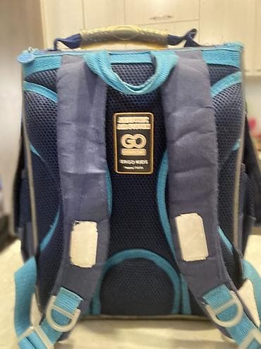 детский чемодан: Школьный ранец с акульим принтом - Форм‑фактор: жёсткий каркас — 3