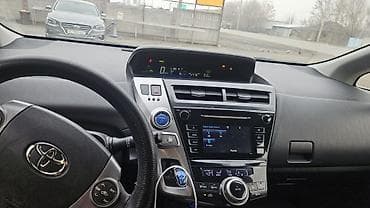 new beetle: Toyota Prius: 2017 г., 1.8 л, Автомат, Гибрид, Универсал — 4