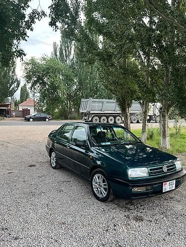 Унаа: Volkswagen Vento: 1995 г., 1.8 л, Кол менен иштөөчү, Бензин, Седан — 3