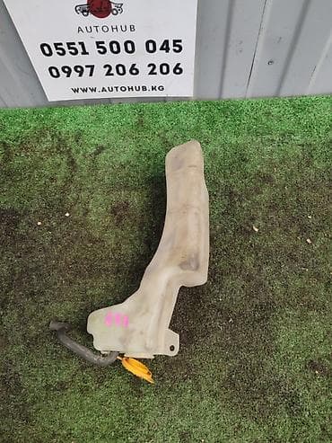 Бачок омывателя лобового стекла с заливной горловиной и крышкой — 1
