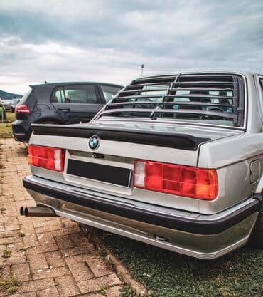 лобовое: Продаю Люверс не лепка ( жалюзи заднего лобового ) для BMW E30 и т.д — 1