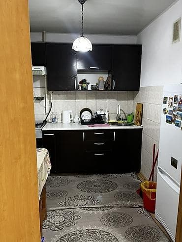 мебельные магазины: 3 комнаты, 58 м², 5 мкр 104 серия, 1 этаж, Требуется ремонт — 8