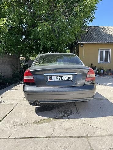 отдам в расрочку: Автомобиль седан, черный цвет, 4 двери. Киргизские номера. Механика — 2