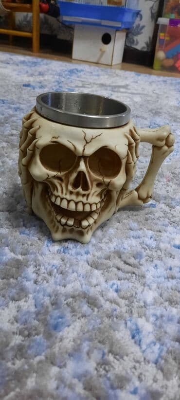 сувениры из кости: Продаю сувенирную крушку череп в отличном состоянии не где не сломан — 1