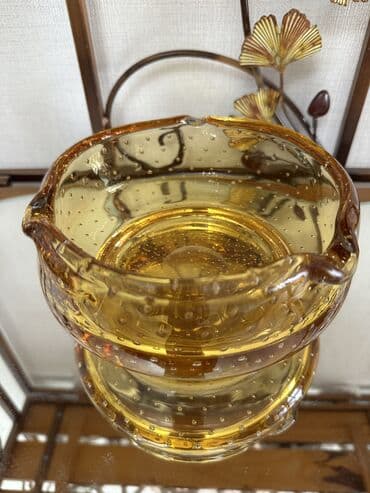 малок рыба: Чешские вазы янтарного цвета из гутного стекла, тяжелые. Состояние — 4