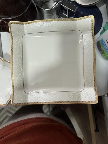 полировочный круг: Набор столовой посуды из тонкого фарфора с золотистым кантом и нежным — 4