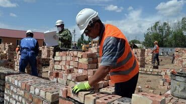 дом гостиничного типа: Услуга строителя: Каменщик кладка любых видов. Сварка металлические — 1