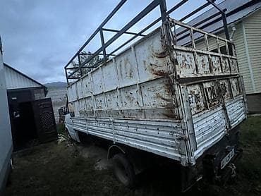 мотороллер с кабинкой: Грузовой бортовой фургон Mercedes-Benz Sprinter (кабина с правым рулем — 3