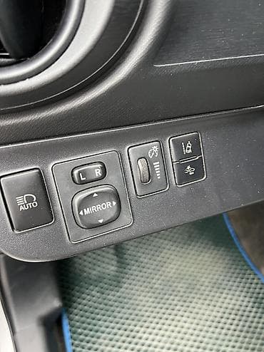 Продажа авто: Toyota Prius C: 2017 г., 1.5 л, Автомат, Гибрид, Хэтчбэк — 7