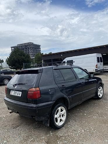 Унаа сатуу: Volkswagen Golf: 1993 г., 1.8 л, Кол менен иштөөчү, Бензин, Хетчбек — 2