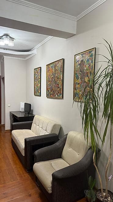 3 комнаты, 71 м², Сталинка, 1 этаж