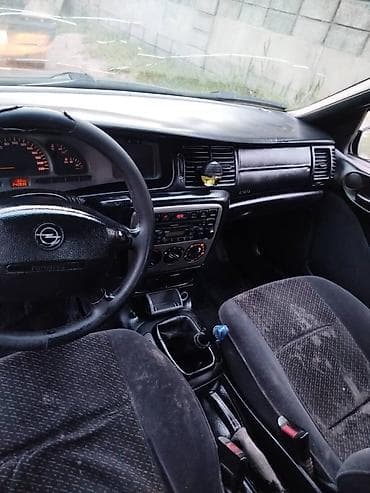 такса парк ош: Opel Vectra: 1996 г., Седан — 6