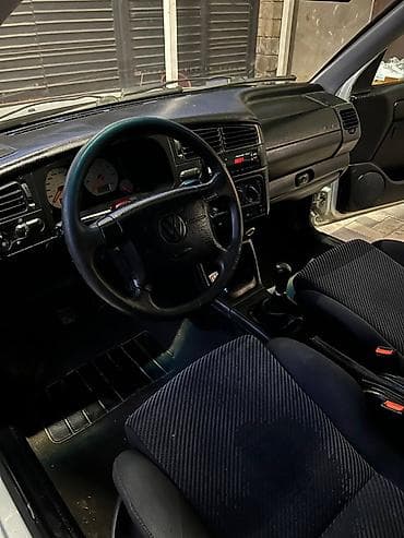 hella white: Volkswagen Golf: 1998 г., 1.8 л, Механика, Газ, Хэтчбэк — 3