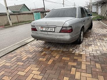 мерседес 124 бак: Mercedes-Benz W124: 1993 г., 2.2 л, Кол менен иштөөчү, Газ, Седан — 4