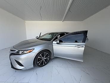б в: Toyota Camry: 2018 г., 2.5 л, Автомат, Гибрид, Седан — 3