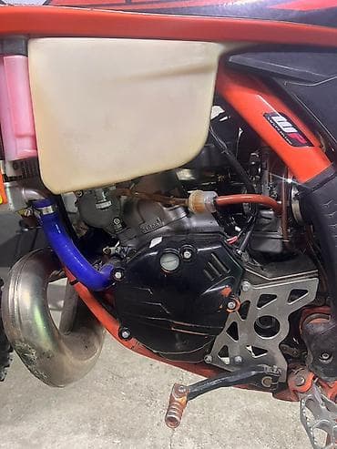 мото 250: Эндуро/кроссовый мотоцикл 250 2T (надпись 250 2T на пластике). Яркий — 7