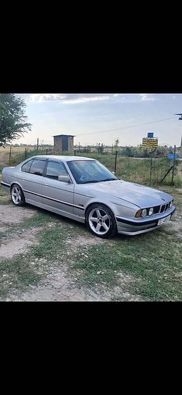 BMW 5 series: 1990 г., 2.5 л, Механика, Бензин, Седан at lalafo.kg BMW 5 series: 1990 г., 2.5 л, Механика, Бензин, Седан