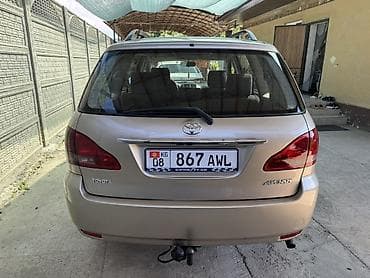 воздушные фильтра: Toyota Avensis Verso: 2003 г., 2 л, Механика, Дизель, Минивэн — 4