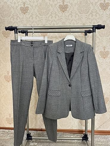 Женский брючный костюм KGS Collection, размер 40. Производство — at lalafo.kg Женский брючный костюм KGS Collection, размер 40. Производство —