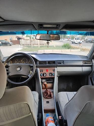 Унаа сатуу: Mercedes-Benz W124: 1989 г., 2.3 л, Кол менен иштөөчү, Бензин, Седан — 3