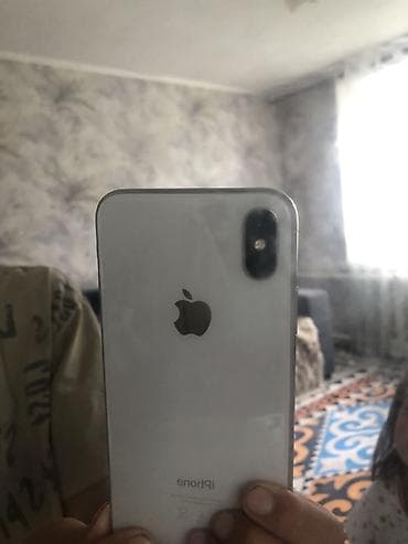 red square keyrox: IPhone X, Б/у, 64 ГБ, Серебристый, Зарядное устройство, Чехол, 100 % — 1
