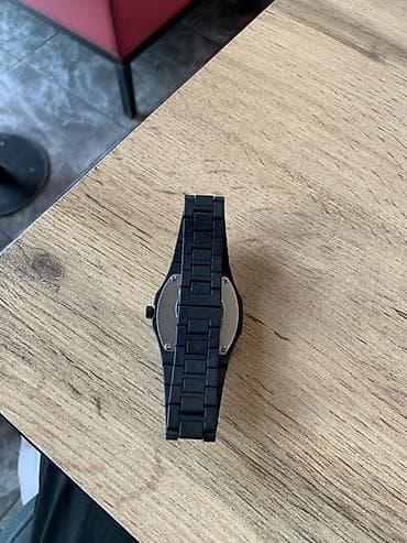 мужские черные джинсовые куртки: Лаконичные наручные часы в полностью чёрном исполнении. - Тип — 4